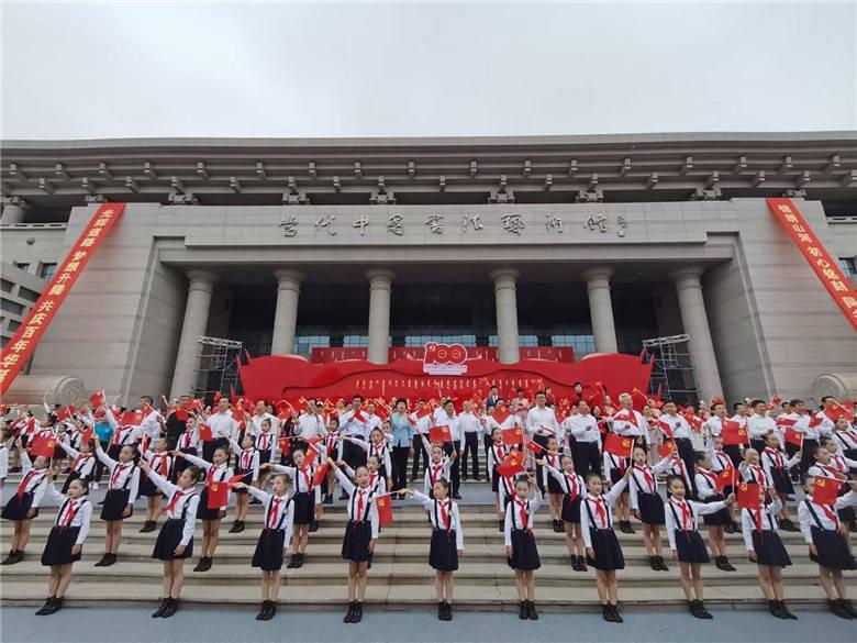 中国石油内蒙古自治区首座“油氢电”综合能源站在伊金霍洛旗投运
